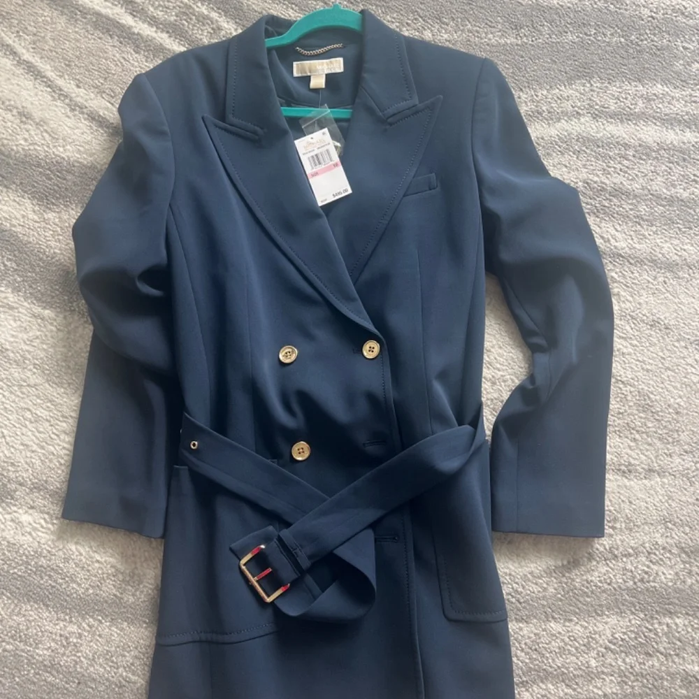 Michael Kors New Belted Crepe Blazer Dress - Picture 4 of 4